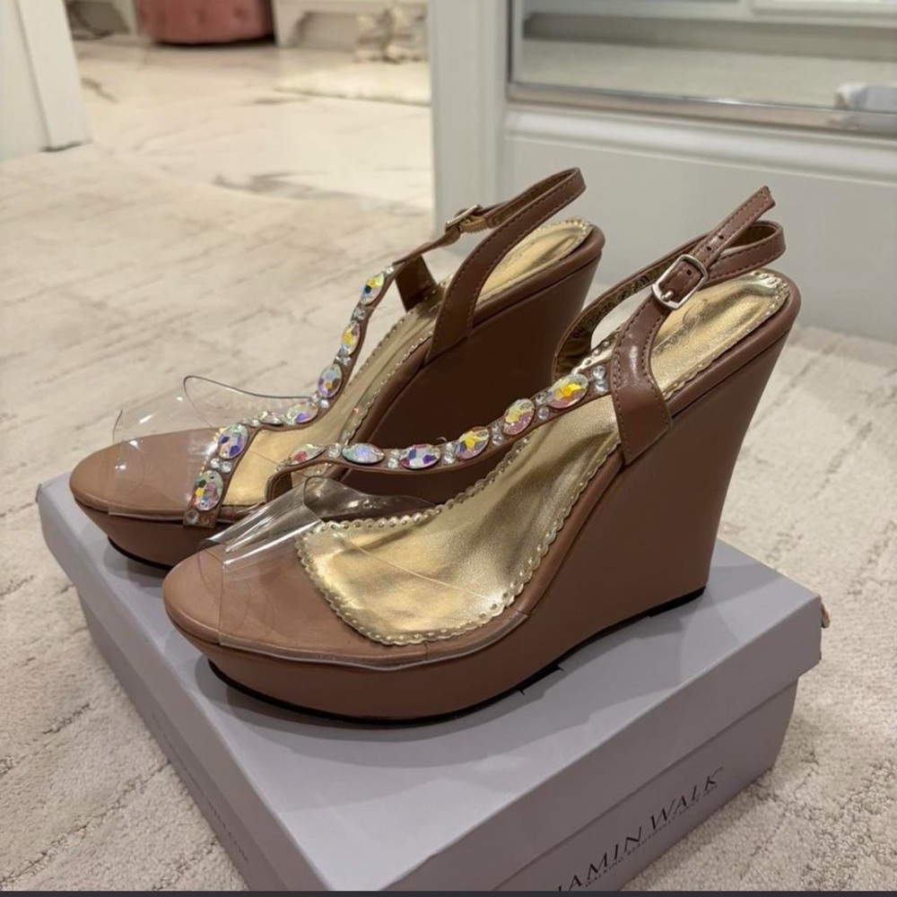 Benjamin Walk heels: tan with iridescent, size 9